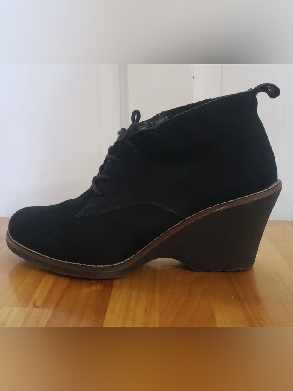 White Mountain Black Leather Suede Lace-Up Wedge Boot